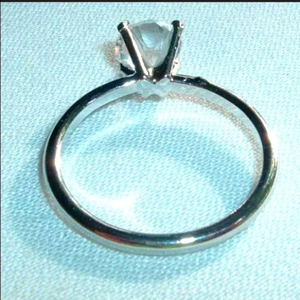 Vintage U & Arrow signed white glass solitaire - Picture 5 of 6